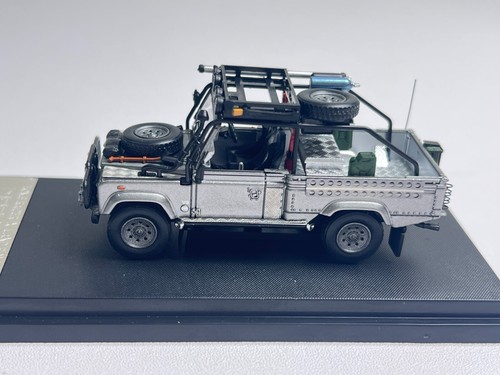SW 1:64 Tomb Raider Painted Land Rover Defender Alloy Car Model Limited-999 - Picture 2 of 9