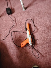 Nintendo NES Console With Controller Zapper Gun And 5 Games Bundle