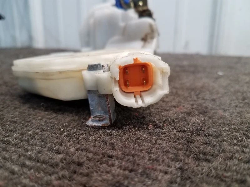 Nissan Xterra 2004 pestillo eléctrico trasero izquierdo para conductores Foto 2 de 4