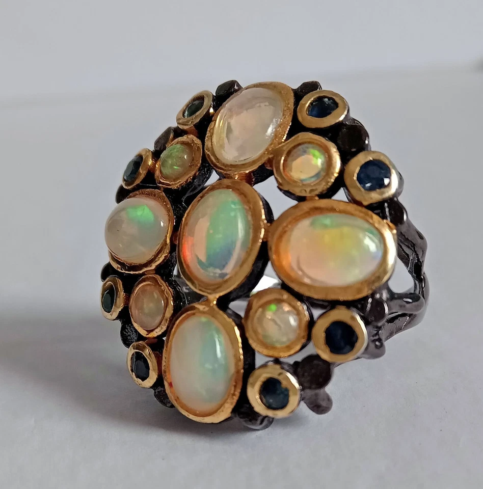 ANELLO IN ARGENTO STERLING 925 BRUNITO CON OPALI DI WELO E TANZANITI NATURALI - Immagine 2 di 4