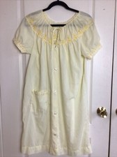 Komar Vtg Yellow Short sleeve embroidered button front night gown house robe S
