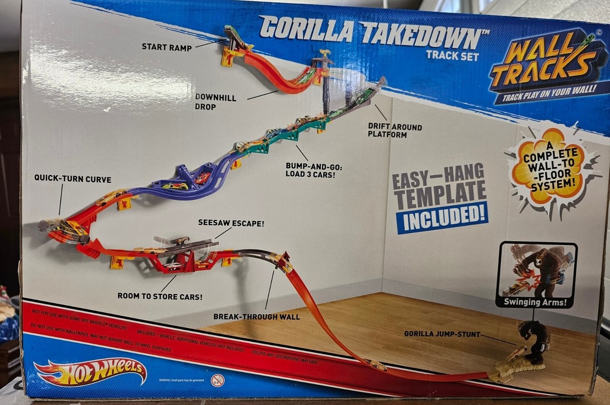 2011 Mattel Hot Wheels Wall Tracks GORILLA TAKEDOWN Track Set