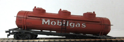 HO SCALE MOBIL GAS 3 DOME TANK CAR TRAIN Car