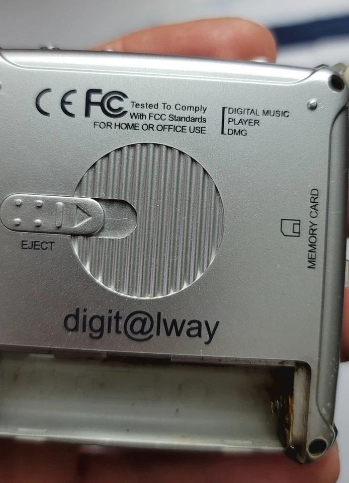 Reproductor de tarjetas multimedia inteligente Mpio DMG MP3 plateado 128 MB totalmente funcional Foto 2 de 4