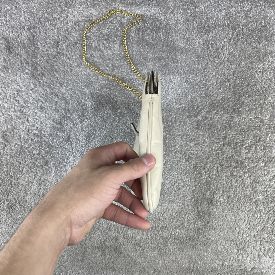 Bolsos Salvatore Ferragamo para mujer de cuero blanco con cadena de bolsillo interior correa para el hombro Foto 3 de 4