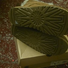 NEW in Box 100% Authentic UGG Womens Mini Bai...