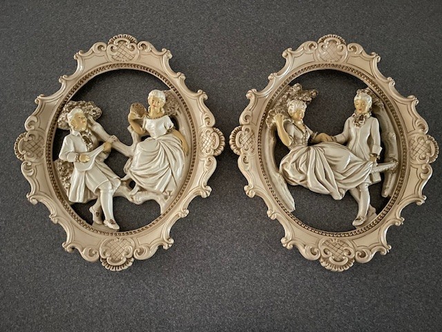VINTAGE UNIVERSAL STATUARY CORP. CHICAGO VICTORIAN CHALKWARE WALL PLAQUES - 1957