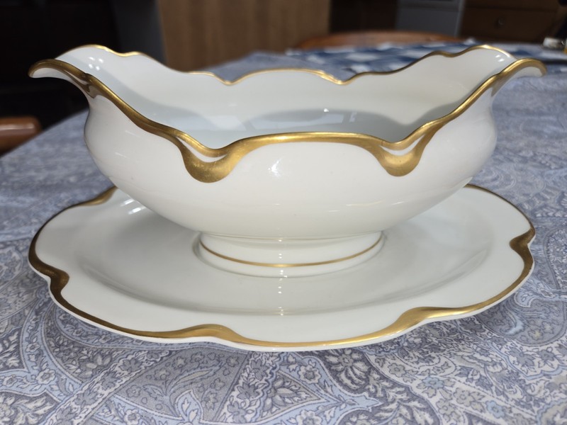 VINTAGE HAVILAND & CO. LIMOGES SCALLOPED GOLD RIMMED PLATED GRAVY BOAT
