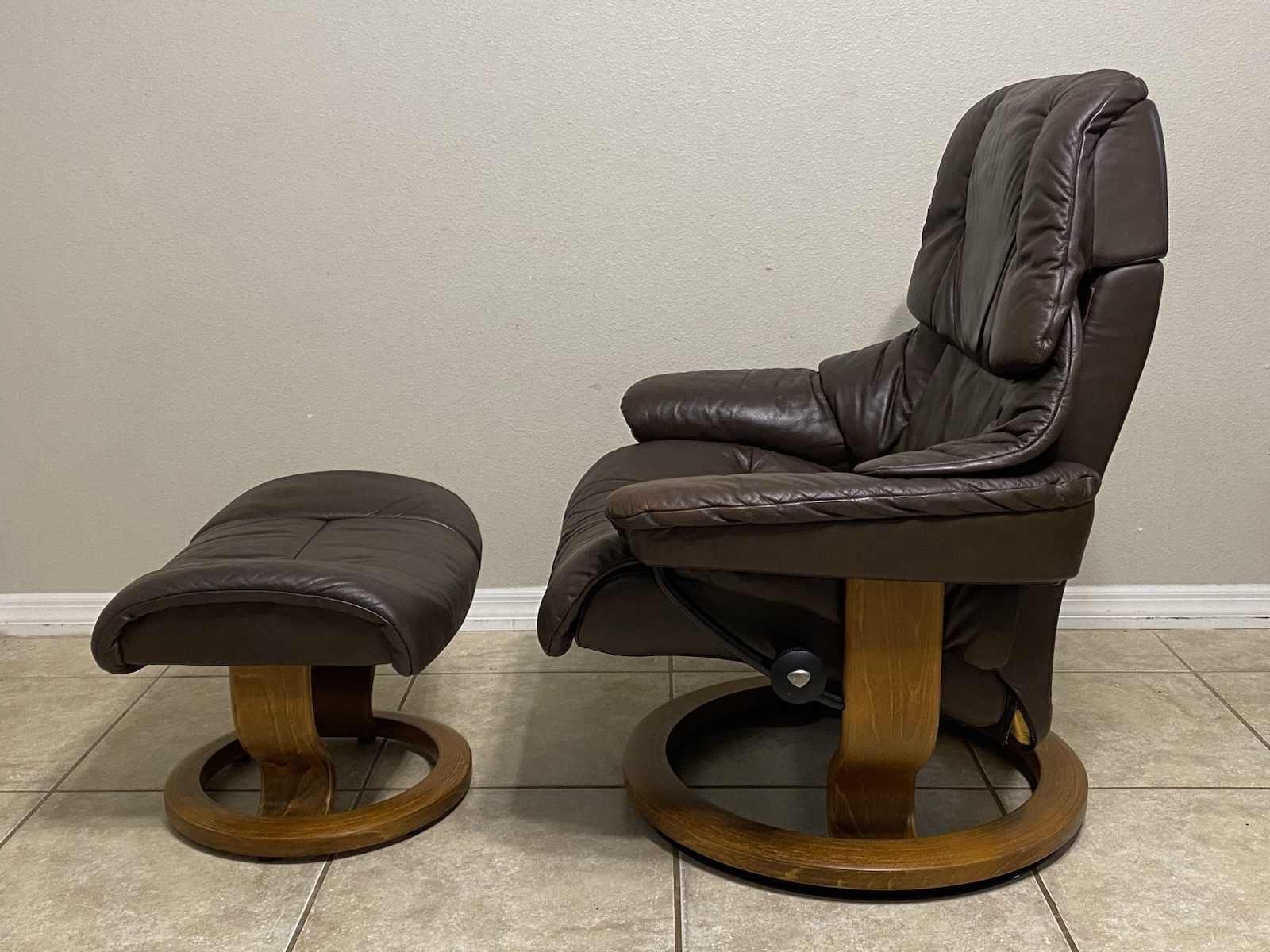 Ekornes Stressless Leather Recliner Chair & Ottoman Large Reno Norway Furniture