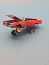 Chevy Impala 1969 personalizzata con sospensioni regolabili e ruote in filo metallico