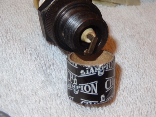( 1 ) .. ‘NOS’ Champion 5M Spark Plug ..‘Brass Hat’ .. 2 Ring Design .. USA Made - Picture 12 of 18