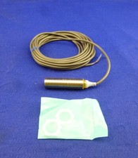 Omron Proximité Interrupteur Capteur E2A-M18LS08-WP-B1/5m/12 - 24 V Dc