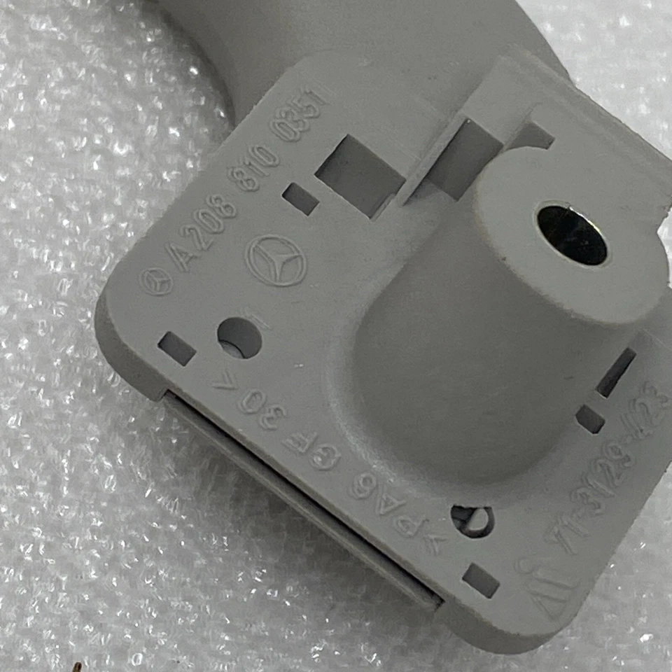 98-02 Mercedes Benz CLK 320 430 W208 Empuñadura Interior Manija Trasera Derecha Gris OE Foto 3 de 4