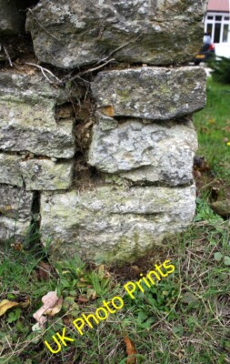 Foto 6x4 Benchmark auf ''Vier Winde'' Wand Woodstock\/SP4416 Ordnance Surve c2014