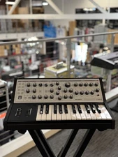 MOOG Sub Phatty 25-Key Analog Synthesizer (BRAND NEW)