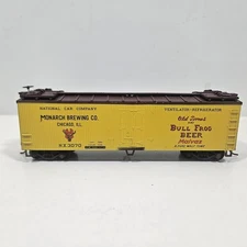 Monarch Brewing Company HO Scale 40' reefer, mag couplers