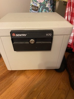 Sentry 1170 Safe (with one key)
