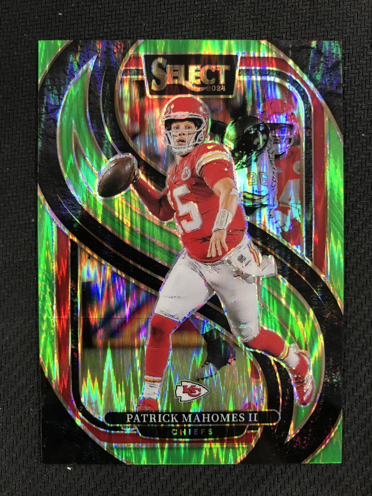 2024 Panini Select #120 Patrick Mahomes Neon Green Prizm Shock /499 Chiefs