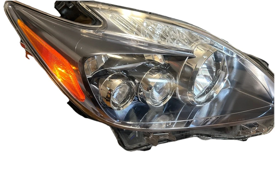 2010-2015 Toyota Prius HID Right (passenger) Headlight Assembly W/Module Xenon - Image 4 of 4