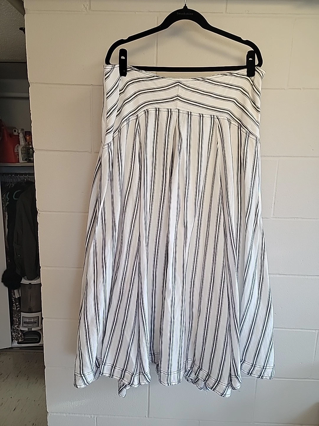 NWT Anthroplogie Pilcro Long Linen Stripped Skirt XL
Opens in a new window or tab