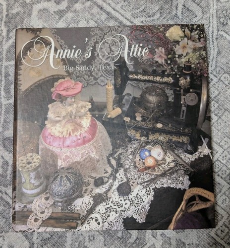 Annie's Attic International Plastic Canvas Club Binder With Over 150 Patterns - Picture 4 of 13
