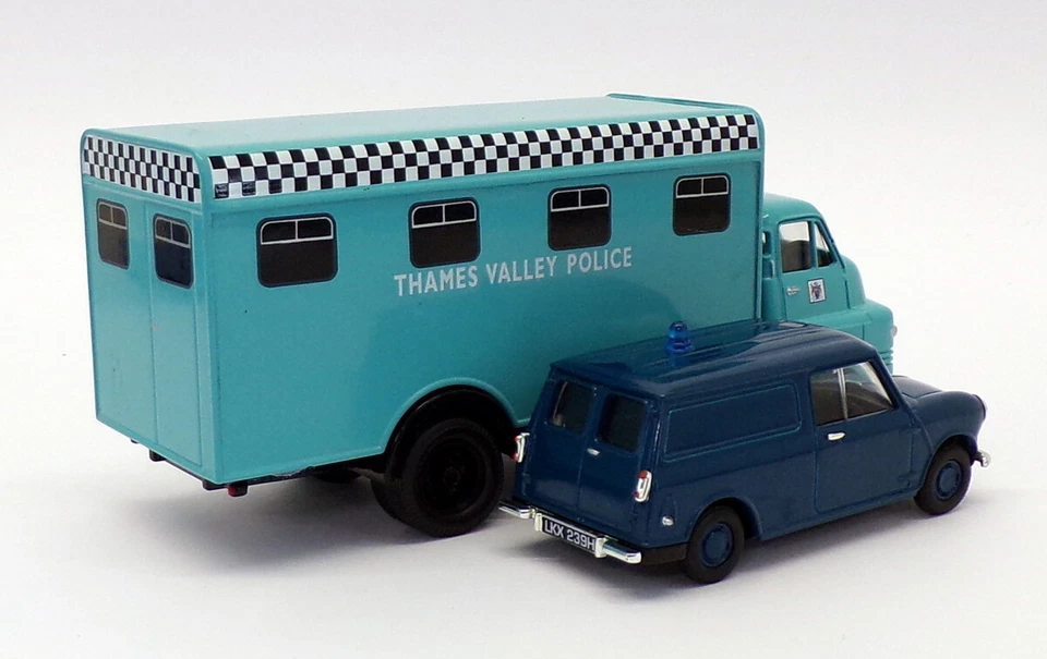Corgi 1/43 Scale 08006 - Bedford S Control Unit Control & Mini Van Police - Image 2 of 4