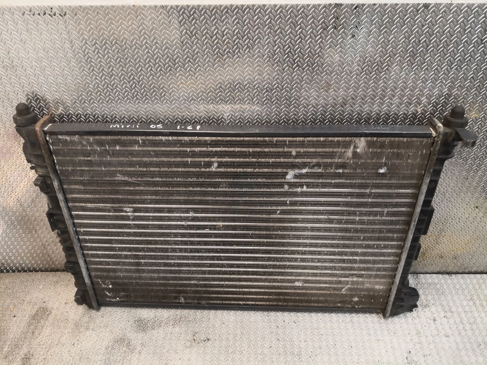 MINI COOPER R50 One Manual Water Coolant Radiator 1.6 Petrol 85 kw - Image 3 of 4