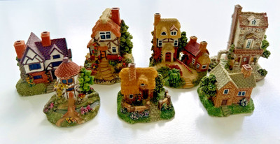 THE LEONARDO COLLECTION Lot 7 Miniature English Cottage Resin Houses Village Vtg