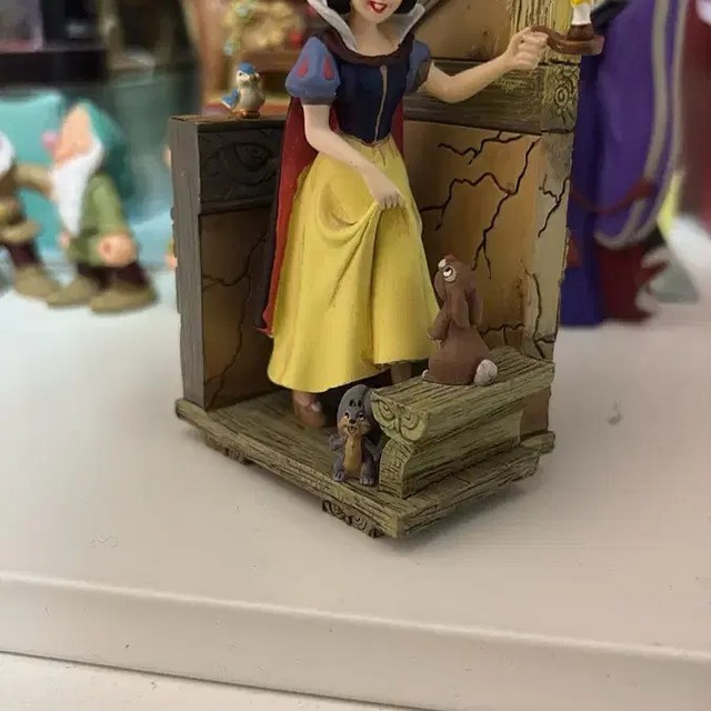 Disney Snow White Ornament - Brand New, Decorative