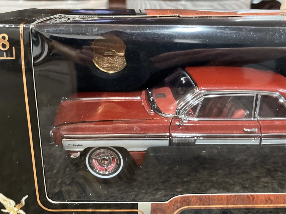 ROAD SIGNATURE LUCKY DIECAST 1/18 1962 OLDSMOBILE STARFIRE! ¡Granate! ¡NUEVO EN CAJA! Foto 3 de 4