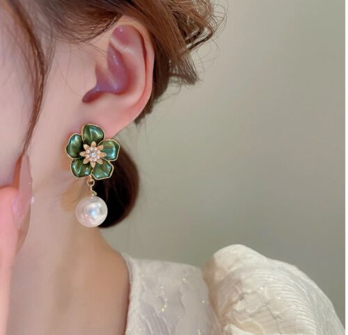 Enamel Pearl Camellia earrings Green 925 Silver Post Vintage womens jewelry NWT - Picture 2 of 8