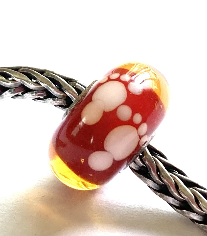 ÚNICO Trollbeads Huellas Blancas Sobre Fondo Rojo Cuentas Únicas LAA 925 Foto 2 de 4