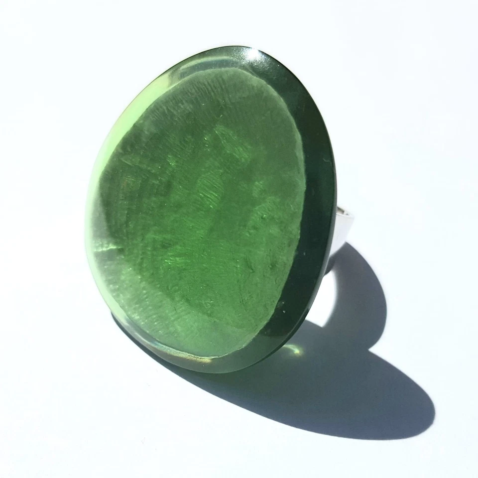 Toller Ring mit "Grün" Capiz Muschel in Harz Culture Mix - Bild 3 von 4