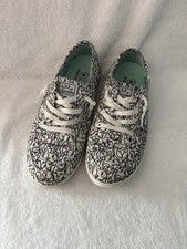 Woman s Skechers Bobs Memory foam Cat Print Shoe Casual Sneaker Size 9