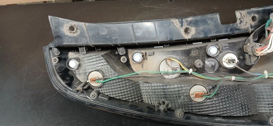 14 15 16 17 18 19 KIA SOUL REAR RIGHT TAILLIGHT OEM 92402B2010 - Image 3 of 4