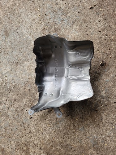 Mercedes W211 E-Klasse  Abschirmblech Hitzeblech Turbolader a6420960768