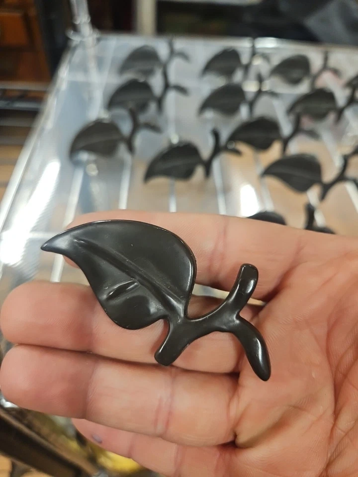 Atlas Homewares 184 Bronze Nature 2-1/2" Designer Cabinet Knobs Lot Of 19 - Image 3 of 4