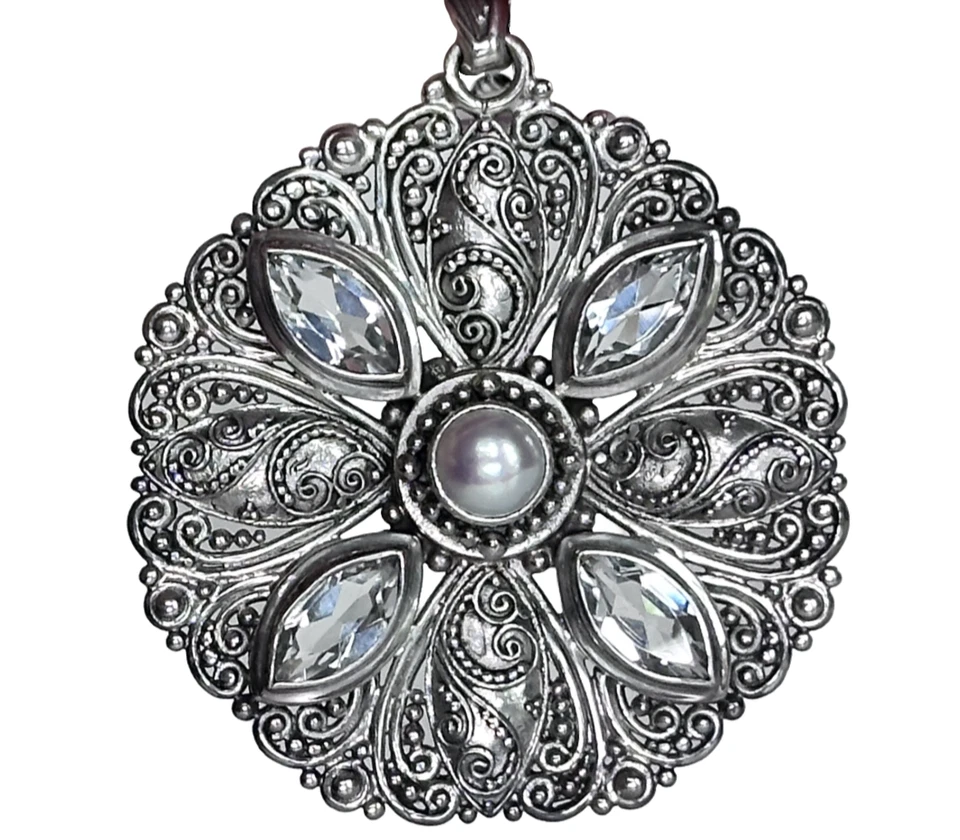 Colgante vintage de plata de ley 925 con topacio blanco y perlas de agua dulce Sarda Bali  Foto 2 de 4