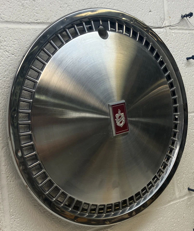 Tapacubos usados OEM GM Single 15" Oldsmobile Delta 1980-1990 (5421) Foto 3 de 4