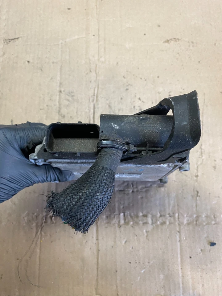 Hyundai Equus 2011 módulo de control telemático de comunicación ECU P0595 DG Foto 2 de 4