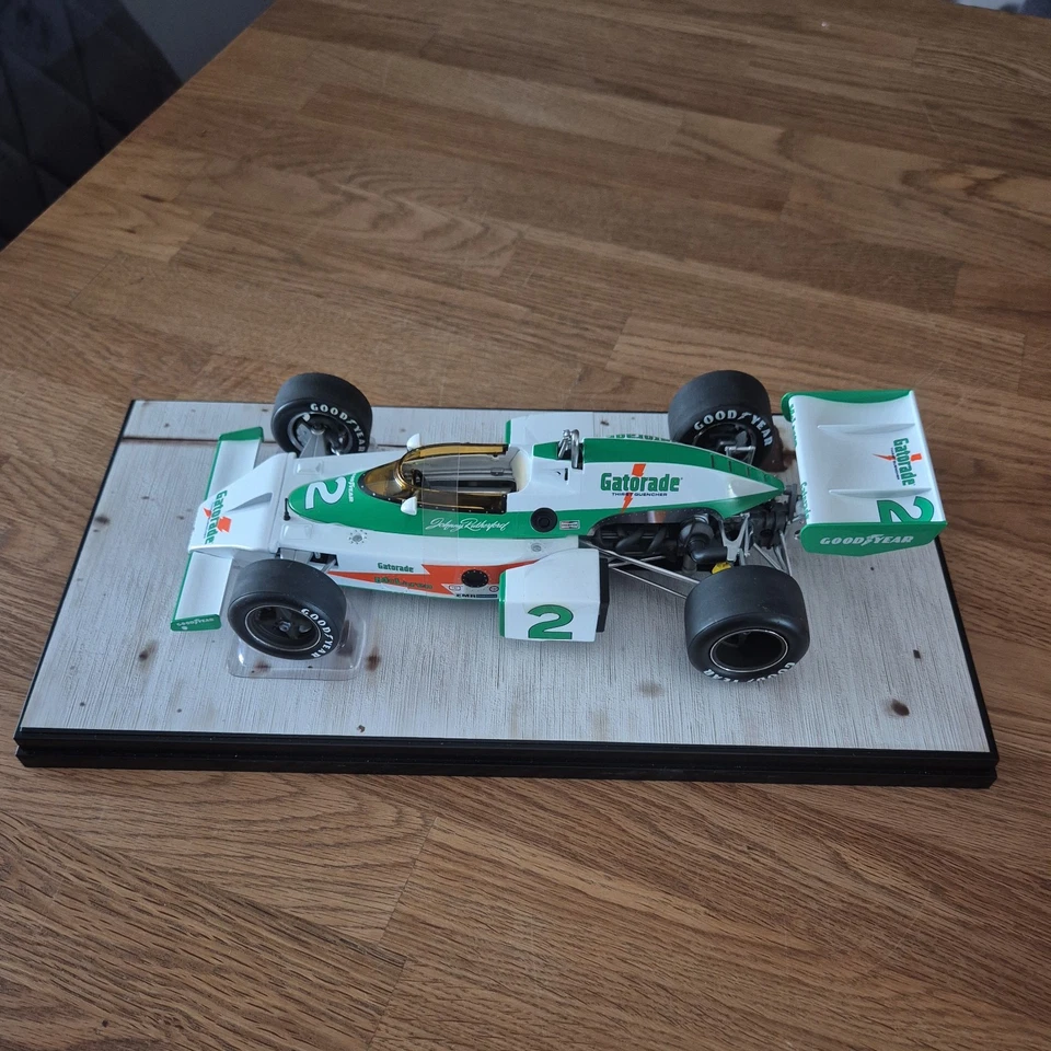 CAROUSEL 1/18 SCALE MCLAREN M16 1975 INDIANAPOLIS 500 RACE CAR. BNIB - Image 3 of 4