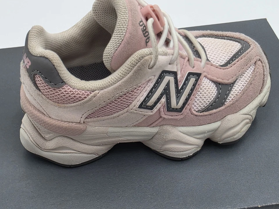 RARO 💕New Balance 9060 'Rosa Rosa' Zapatillas para niños pequeños IV9060EA- TALLA 6 C Foto 4 de 4