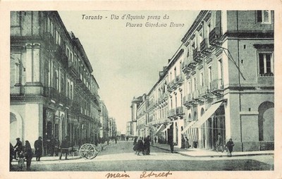 B605 Italy Taranto Via d'Aquinto presa da Piazza Giardano Bruno vintage postcard