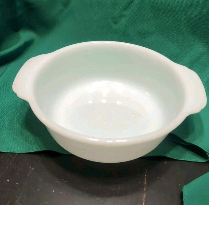 Vintage Fire King Anchor Hocking 447 Milk Glass 1 1/2 QT Casserole Dish USA