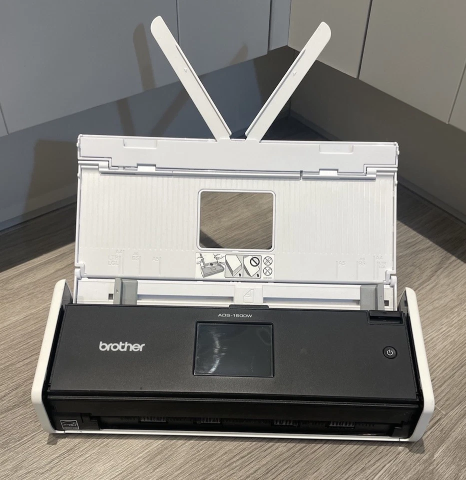 Brother ADS-1600W A4 USB / WLAN tragbarer Scanner mit Netzteil und USB