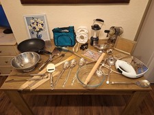 JOB LOT HOUSE CLEARANCE ITEMS / CARBOOT  TOASTIE MAKER, KITCHEN UTENSILS, ETC...