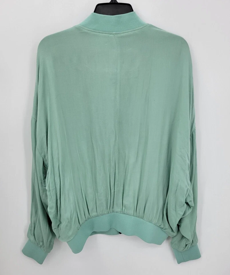Chaqueta Bomber Silence and Noise Mujer Verde Mediana Bolsillos con Cremallera Forrada Boho Foto 2 de 4
