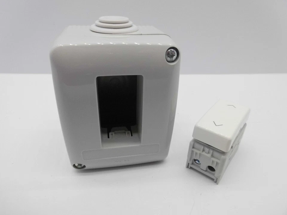 GEWISS GDS UP DOWN ROLLER SHUTTER GARAGE DOOR SWITCH 10 AMP 240 VOLT MOMENTARY - Image 4 of 4