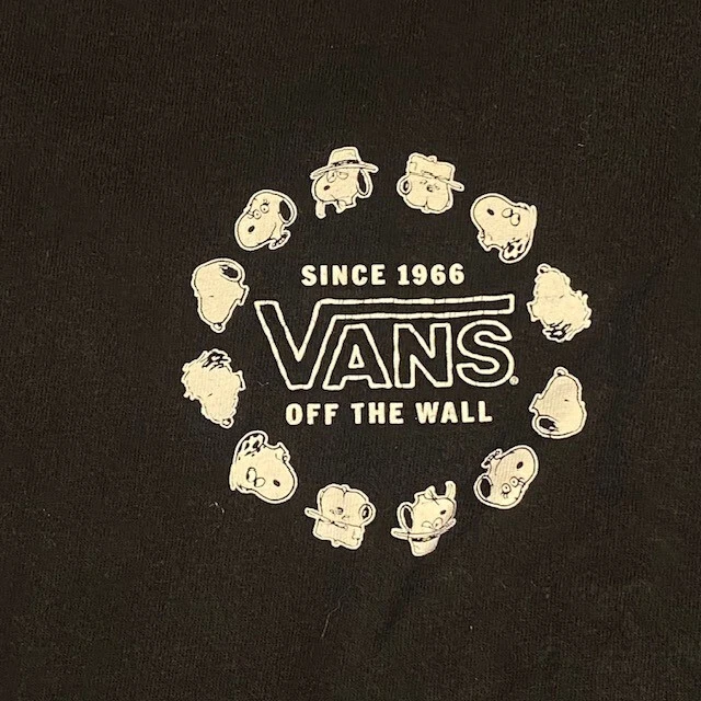 Camisa SNOOPY vans PEANUTS Negra Manga Larga Pull Over Brazo Gráficos Juventud PEQUEÑA Foto 2 de 4