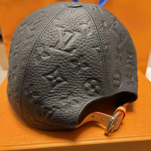 LOUIS VUITTON Men Cap Black Casquette 1 